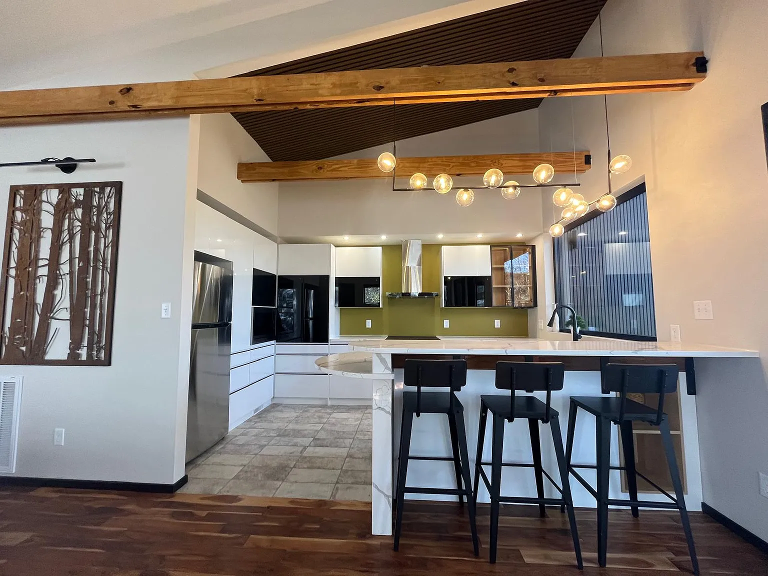 2 bed, 1350 sqft, $2,300 — Photo 1