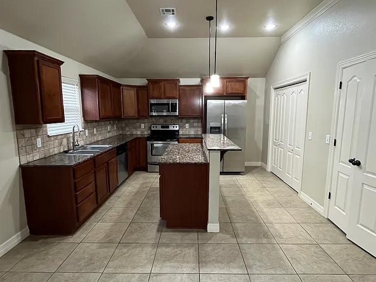 3553 E Crow Ln — Photo 8