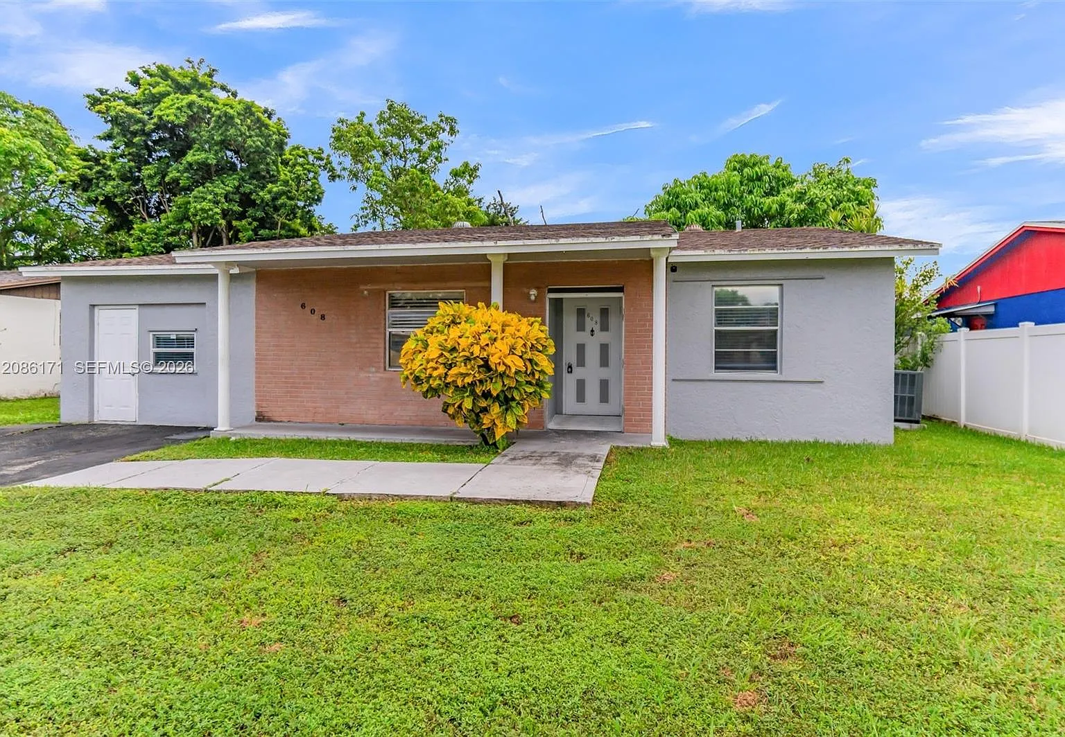 North Lauderdale Village — Photo 2
