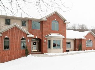 25 McIntosh Rd E, La Crescent, MN 55947