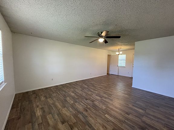 2nd image of 4928 Woodcrest Dr