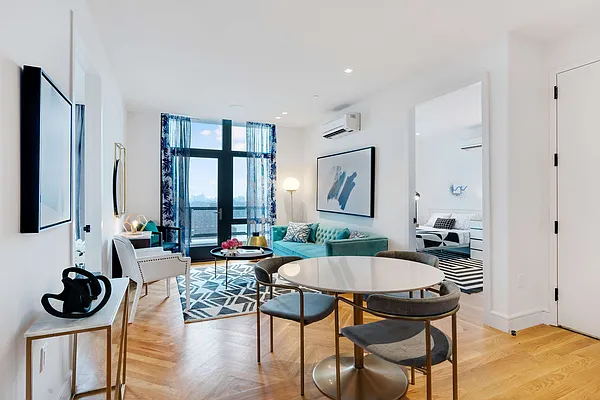 Rented by EXR | media 70