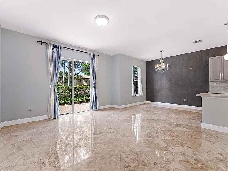 6884 Julia Gardens Dr — Photo 10