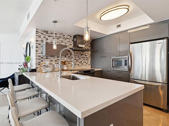 3rd image of 200 Sunny Isles Blvd #21003