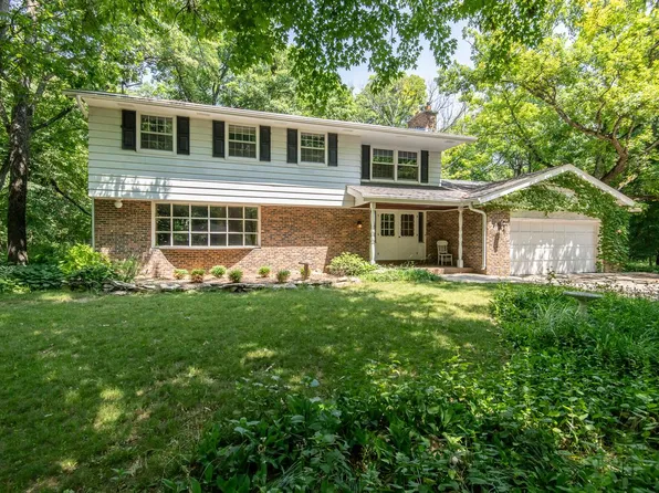 W288S4774 Rockwood TRAIL, Waukesha, WI 53189