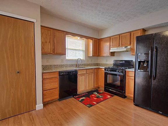 3rd image of 5873 Northcliff Blvd