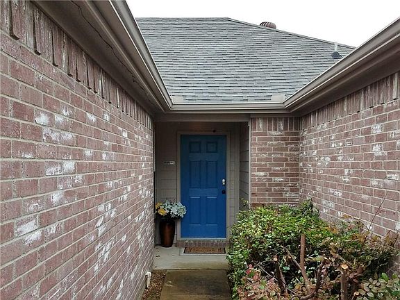 2nd image of 118 Commonwealth Cir