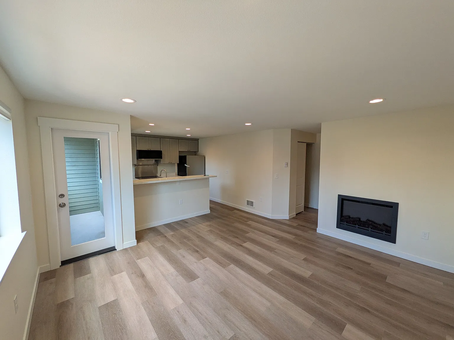 2 bed, 1.5 bath, 735 sqft, $2,200 — Photo 3