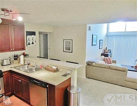 5th image of 5550 Owensmouth Ave APT 320