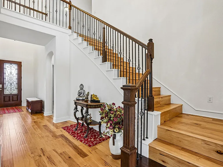 5625 Kerry Dr — Photo 2