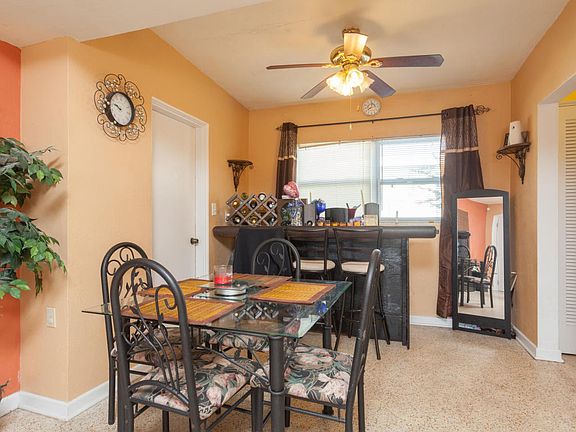 5th image of 7603 Poinsetta Ave