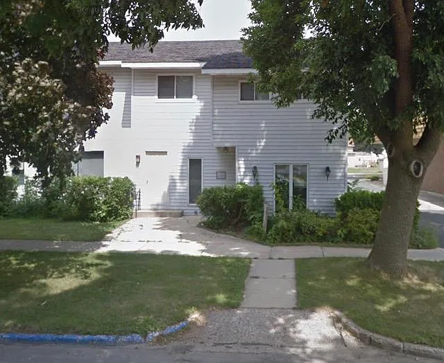 228 E Main St — Photo 1