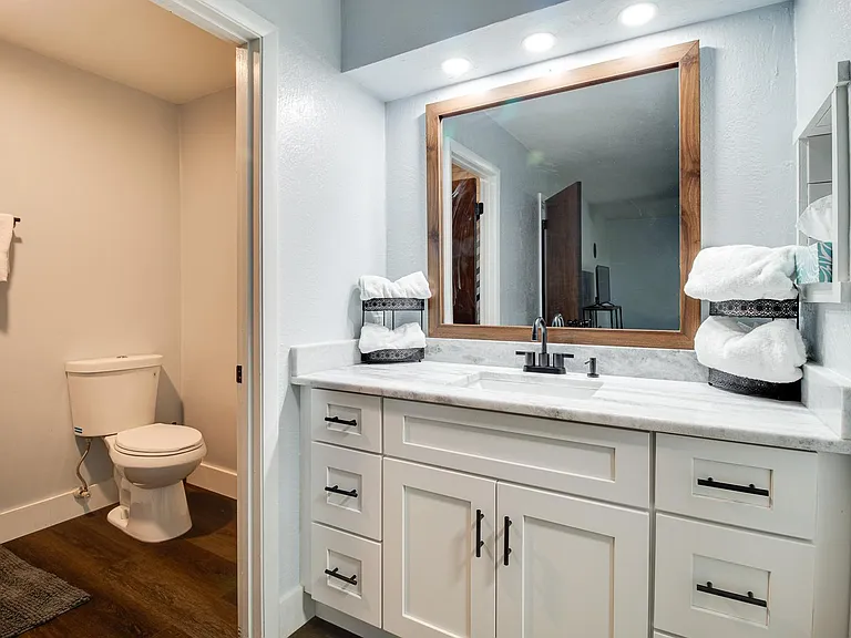 425 W Rich Ave — Photo 4