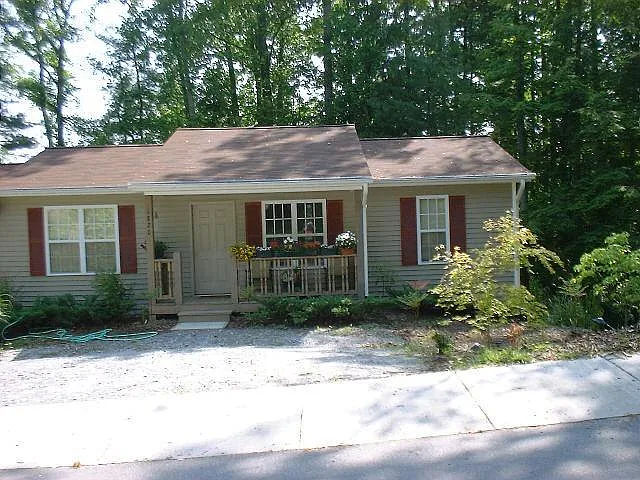 1820 Lower Ridgewood Blvd — Photo 2