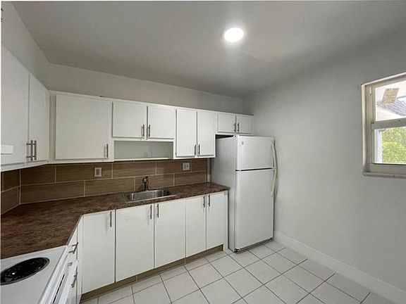 3rd image of 2224-19255 NE 2nd Ave #2224