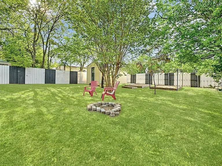 2943 Higgins St — Photo 20