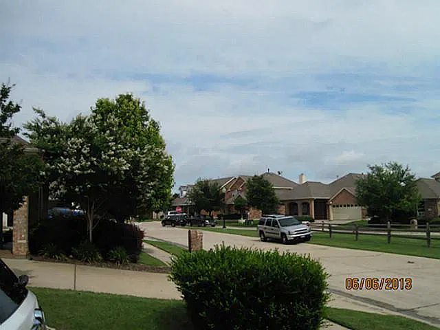 3 bed, 2.5 bath, 2436 sqft, $2,400 — Photo 3