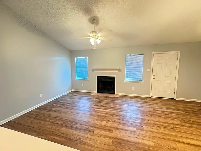 2 bed, 800 sqft, $995 — Photo 4