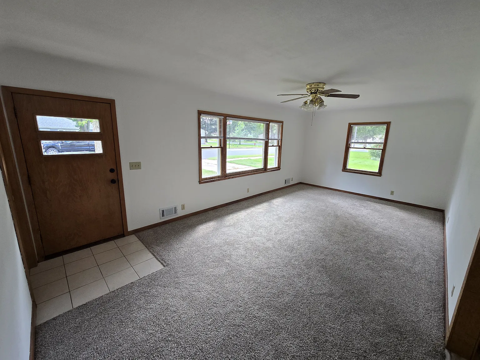 3 bed, 1300 sqft, $1,500 — Photo 2