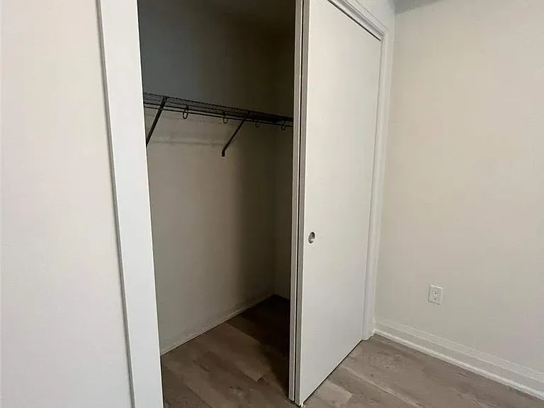 212 King William St #512 — Photo 9