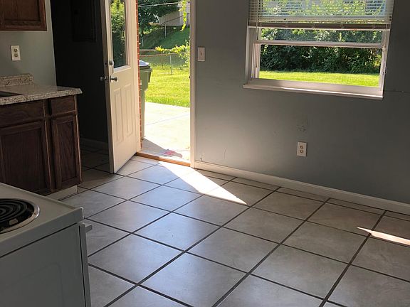 4th image of 46 Plymouth Ln