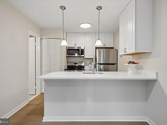 3rd image of 10102 Hellingly Pl #303