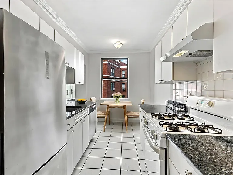 11 Alden Rd #5L — Photo 7
