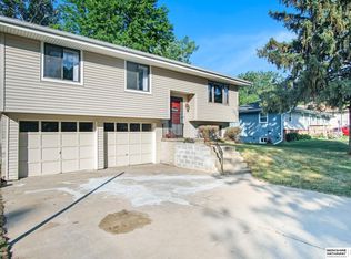 4657 Schroeder Dr, Bellevue, NE 68147