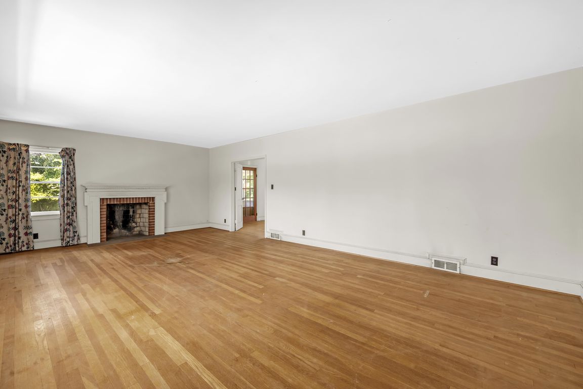 3563 Milhaven Rd-9