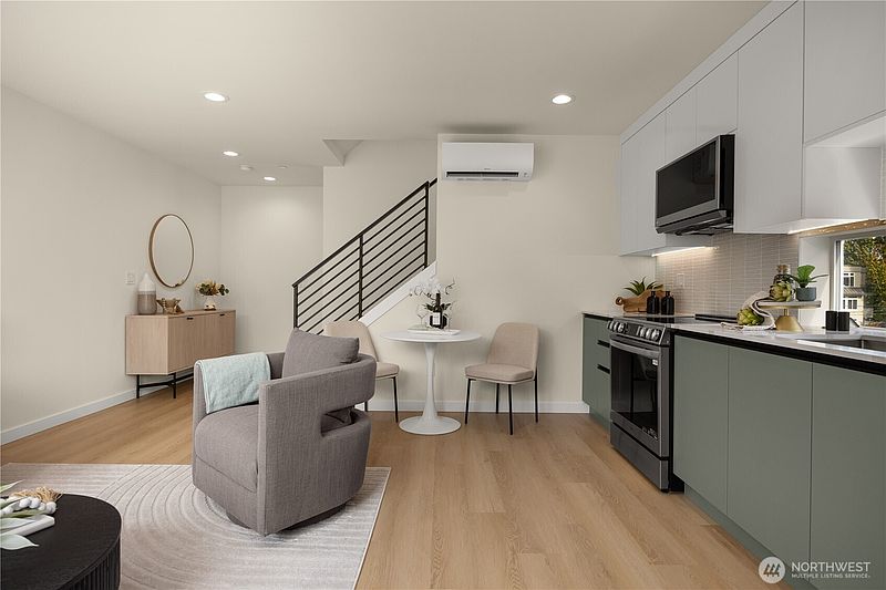 3rd image of 3114 Queen Anne Avenue N