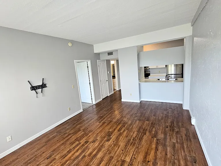 112 W Washington Blvd #328 — Photo 2