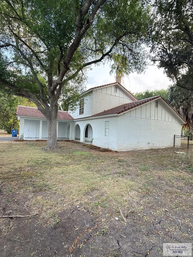 4 bed, 4.0 bath, 2271 sqft, $2,550 — Photo 2