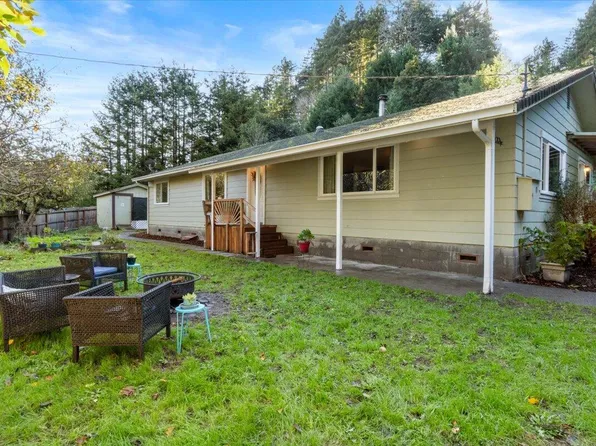 50 Redwood Ave, Rio Dell, CA 95562