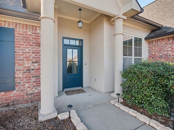 3rd image of 329 Camelback Dr