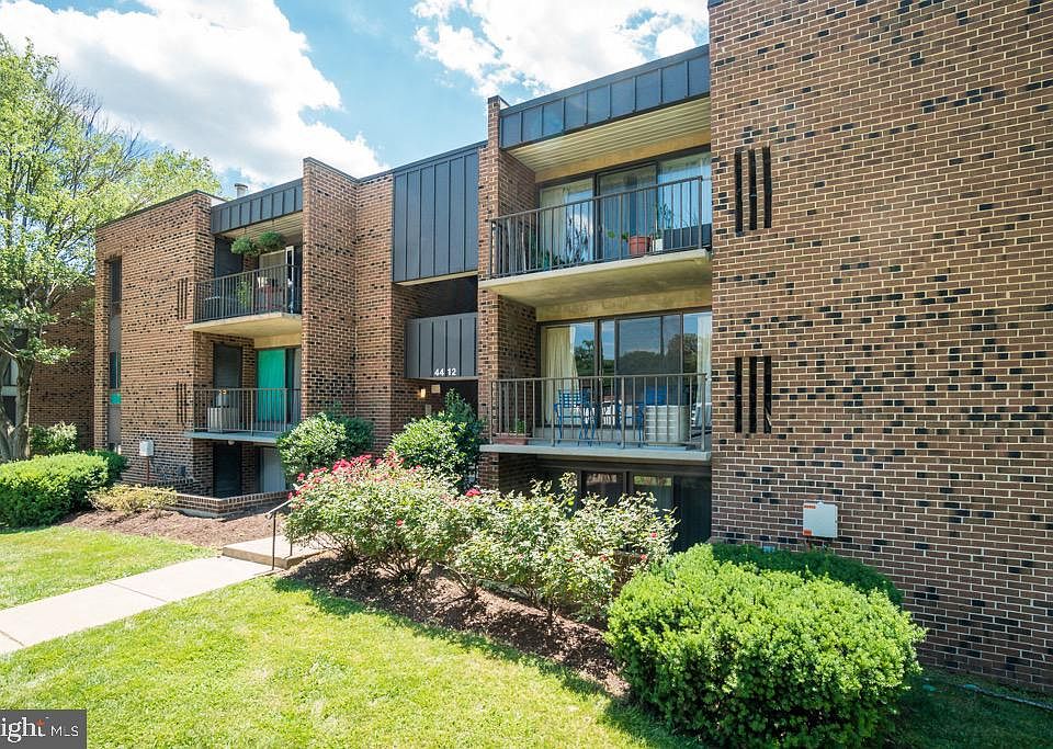 1st image of 4412 Island Pl APT 204