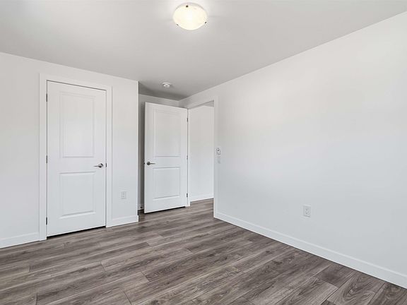 3rd image of 7 Pebble Lane West St