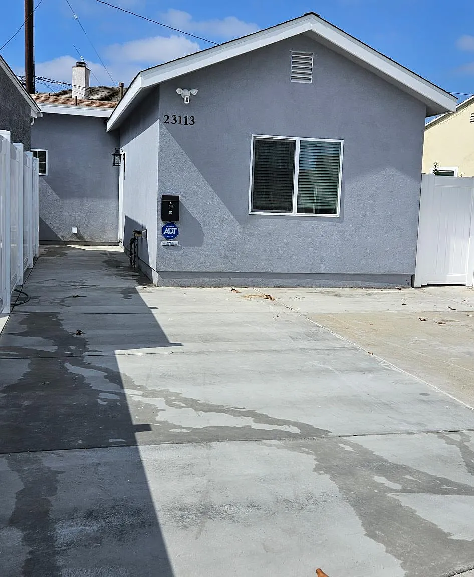 23113 Huber Ave — Photo 1