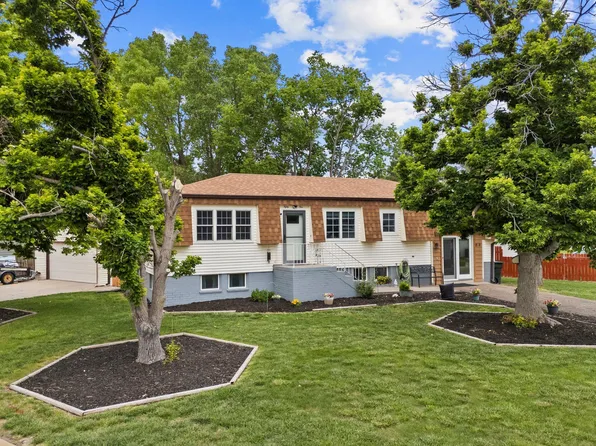 84 Maplewood Ct, North Platte, NE 69101