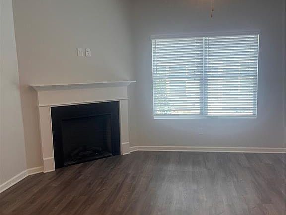 5th image of 398 Lanier Cir