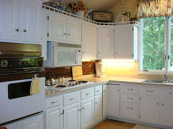 Light and Bright Kitchen