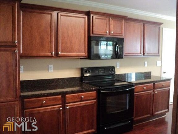 3rd image of 31 Oakwood Dr