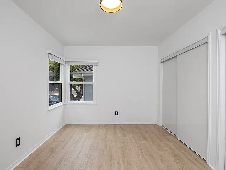 340 Avenue F — Photo 19