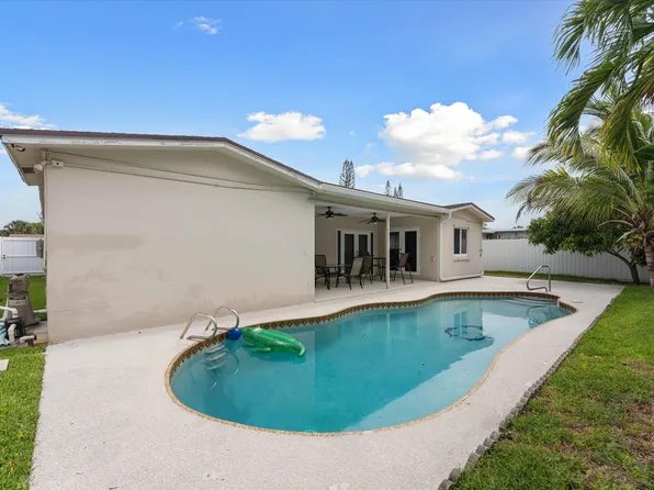 6515 SW 8th Pl, Pompano Beach, FL 33068