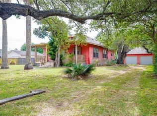 819 N Austin St, Rockport, TX 78382