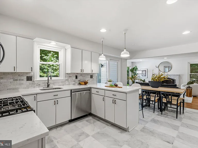 11120 Deborah Dr — Photo 19
