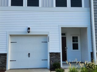 208 Paramount Dr, Smithfield, NC 27577