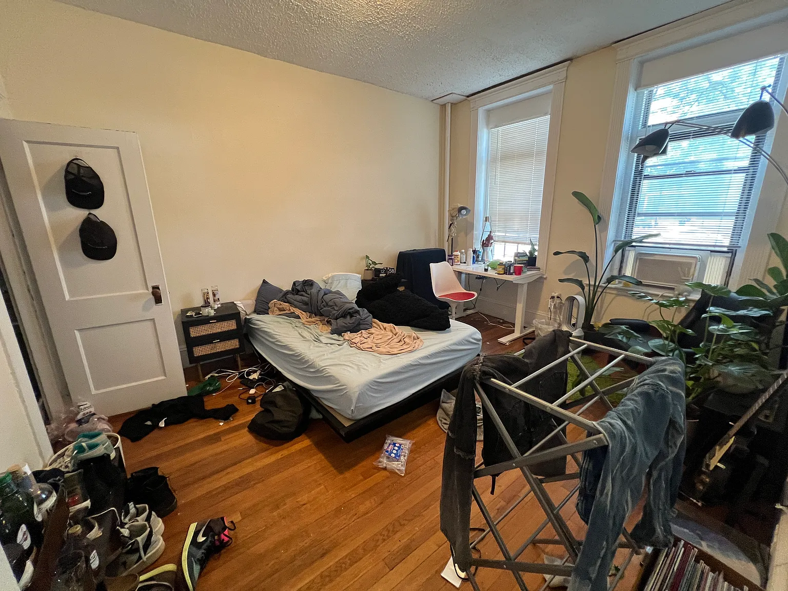2 bed, 850 sqft, $4,350 — Photo 3