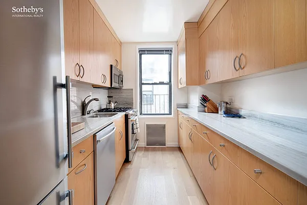 Sold by Sotheby's International Realty | media 9