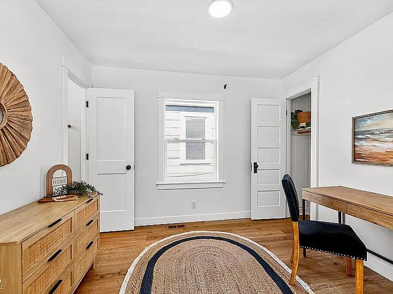 4840 Hillside Ave — Photo 8