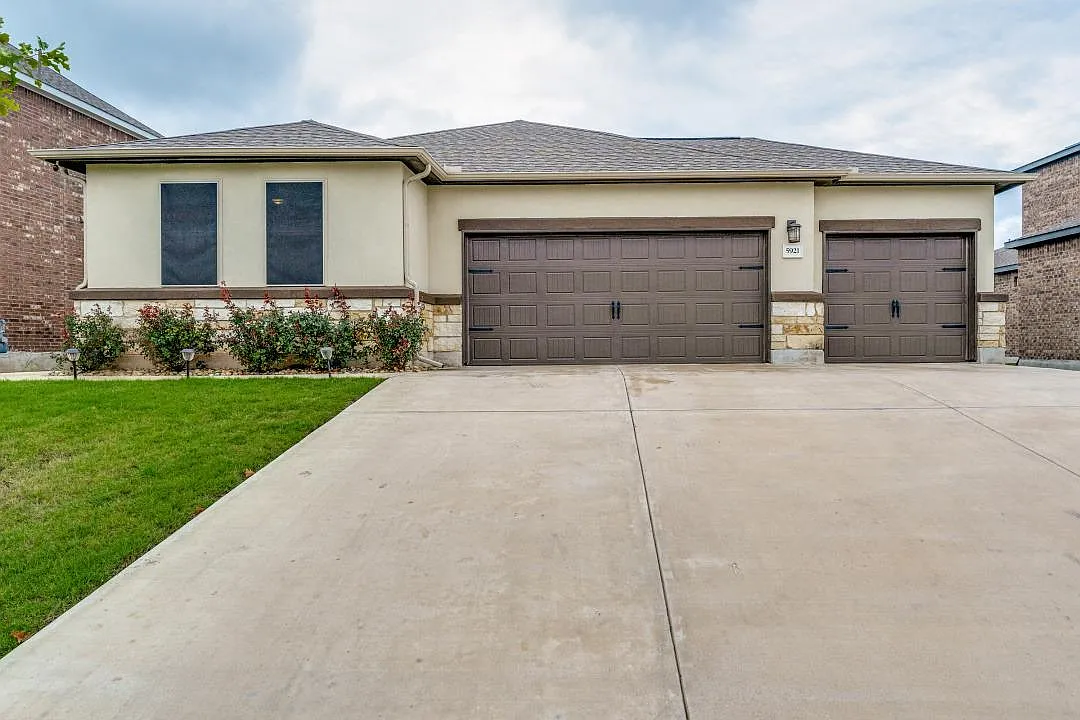 4 bed, 2.0 bath, 1891 sqft, $2,900 — Photo 3